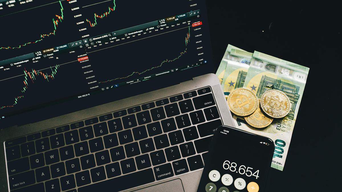 Smart Ways to Save and Send Money While Living in the United States