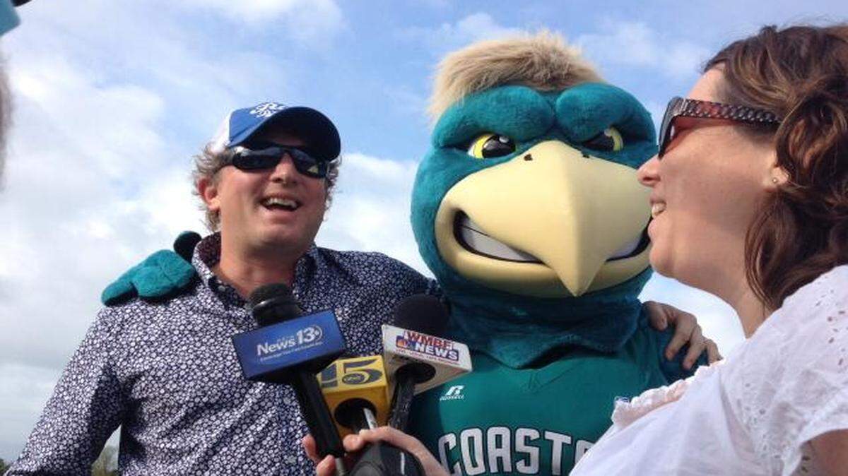 
Mark Bryan of Hootie and the Blowfish with Coastal Carolina University’s mascot Chauncey during Monday After the Masters on April 13. 
