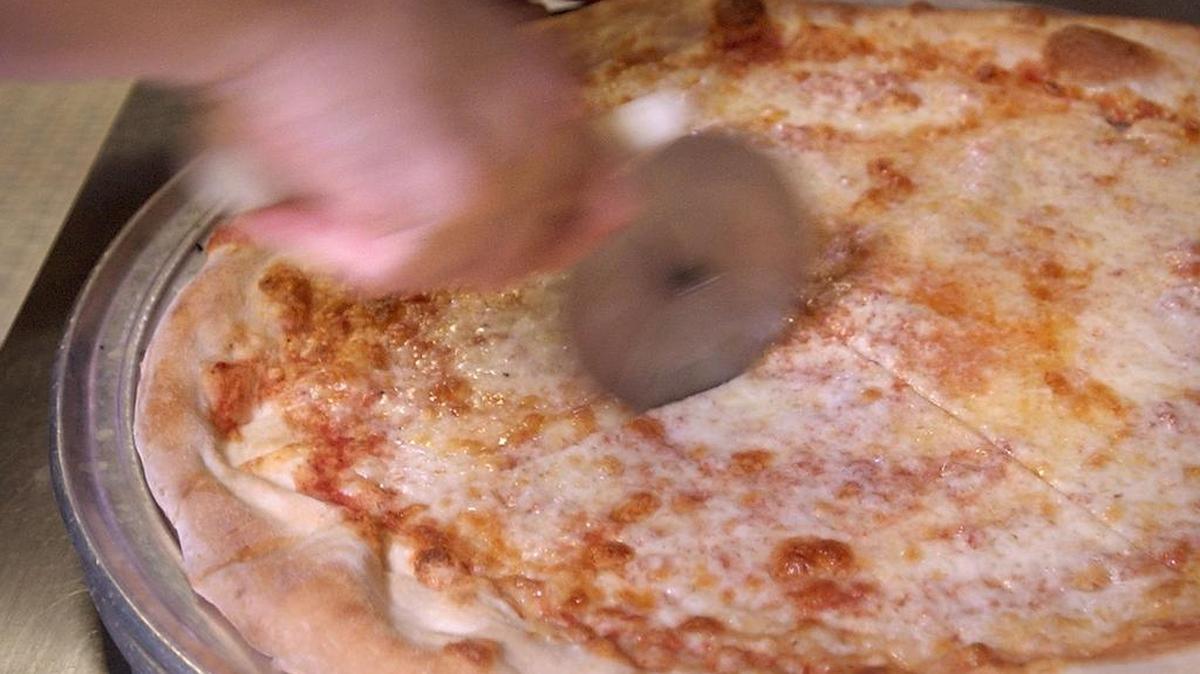 Village Idiot’s weekday lunch deal offers two slices of pizza and a drink for $5.99, or one slice, a salad and a drink for $6.99.
