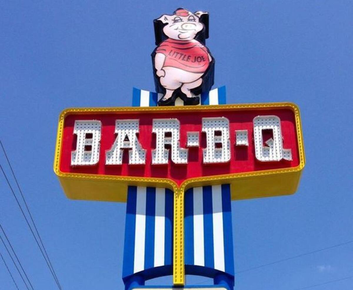 Roadside view of Maurice’s Piggie Park.