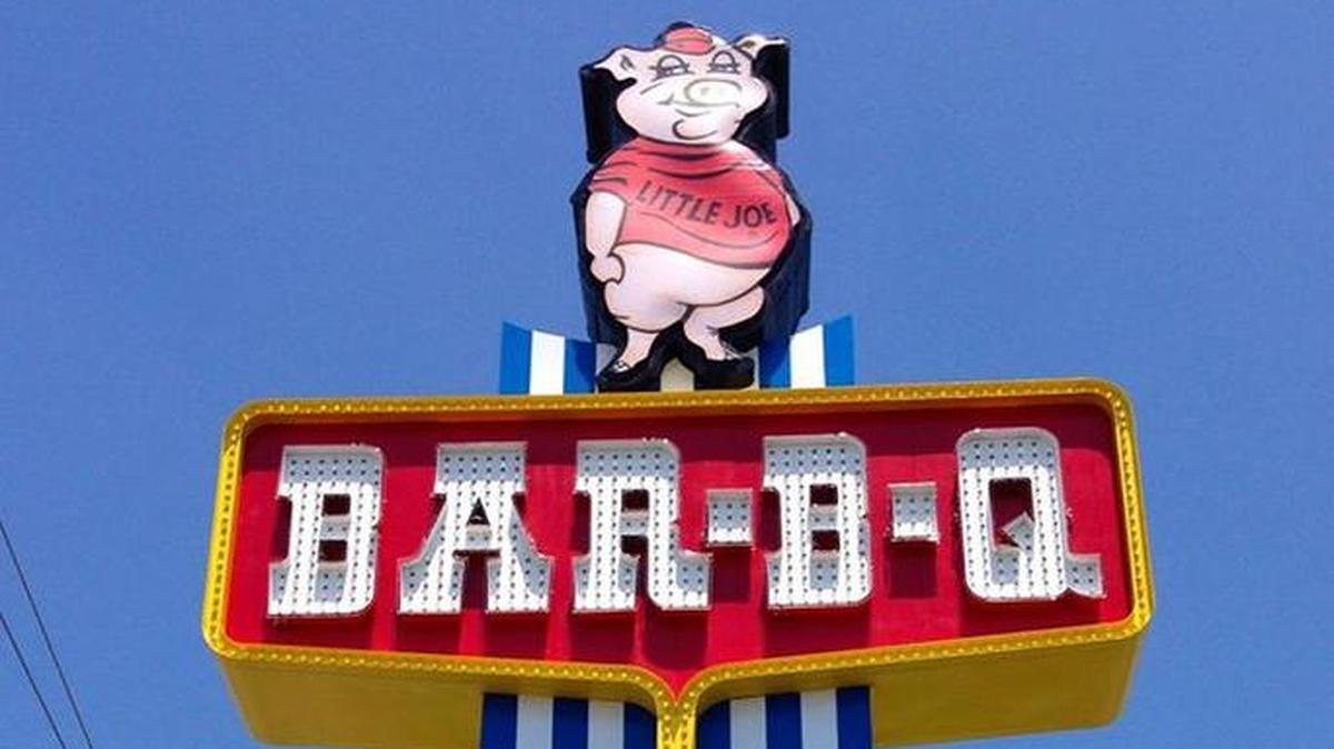 Roadside view of Maurice’s Piggie Park.