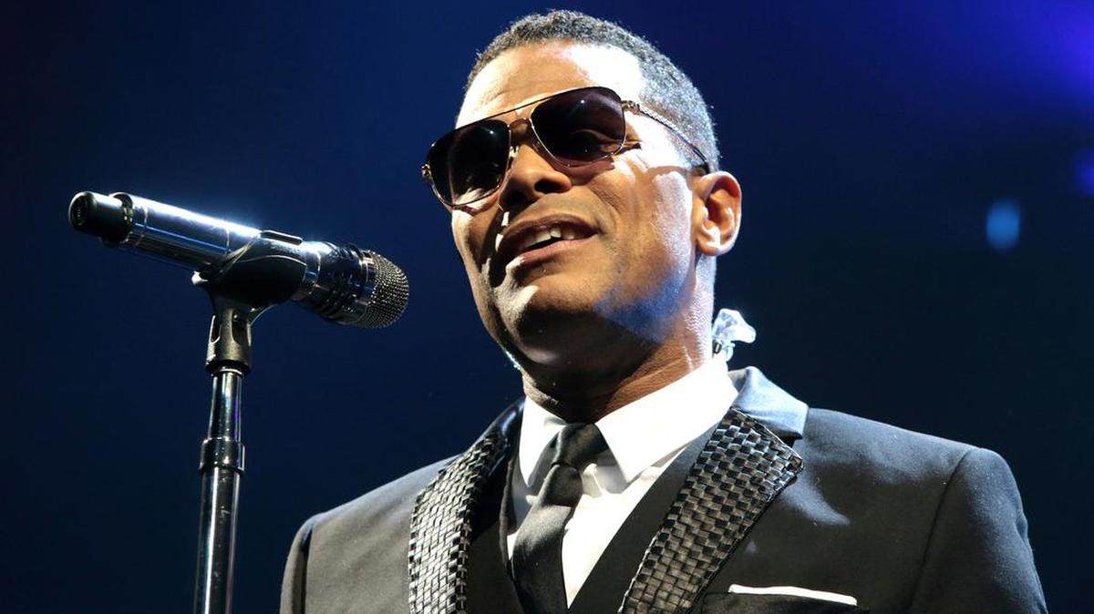 Maxwell performs in concert during the "King and Queen of Hearts Tour" at the Wells Fargo Center on Wednesday, Nov. 9, 2016, in Philadelphia.