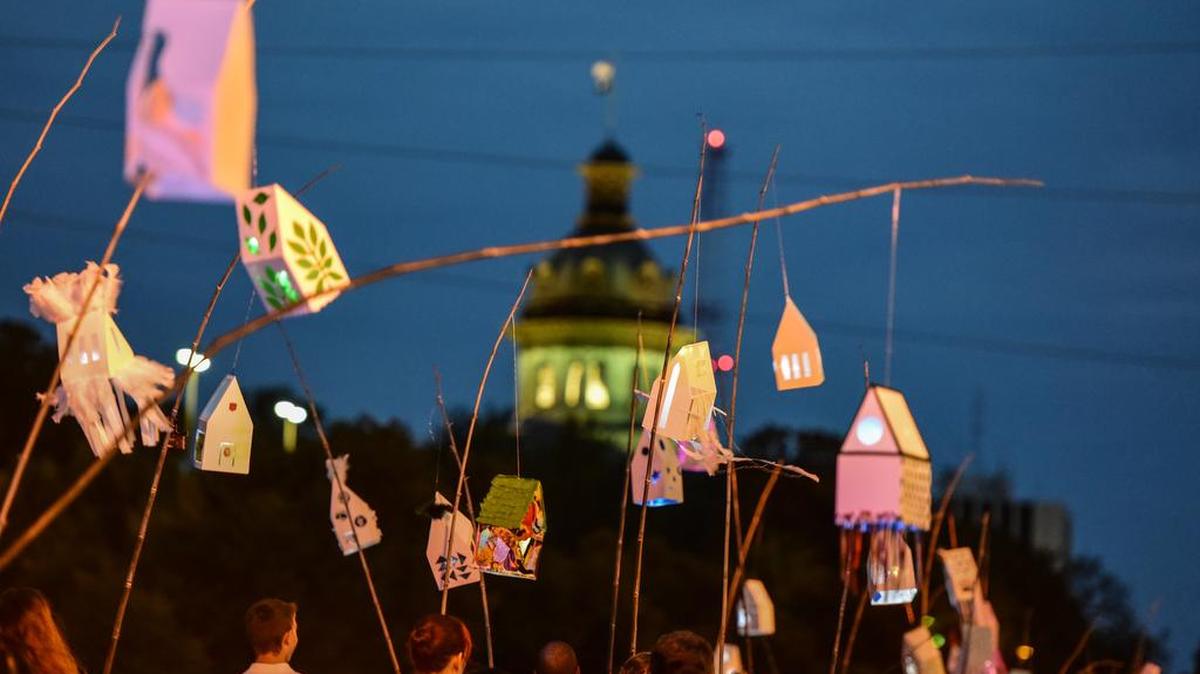 Paper lanterns like the ones to be used in the solstice parade are relatively easy to make. Here, art enthusiasts celebrate the Artista Vista gallery crawl with a paper lantern parade.