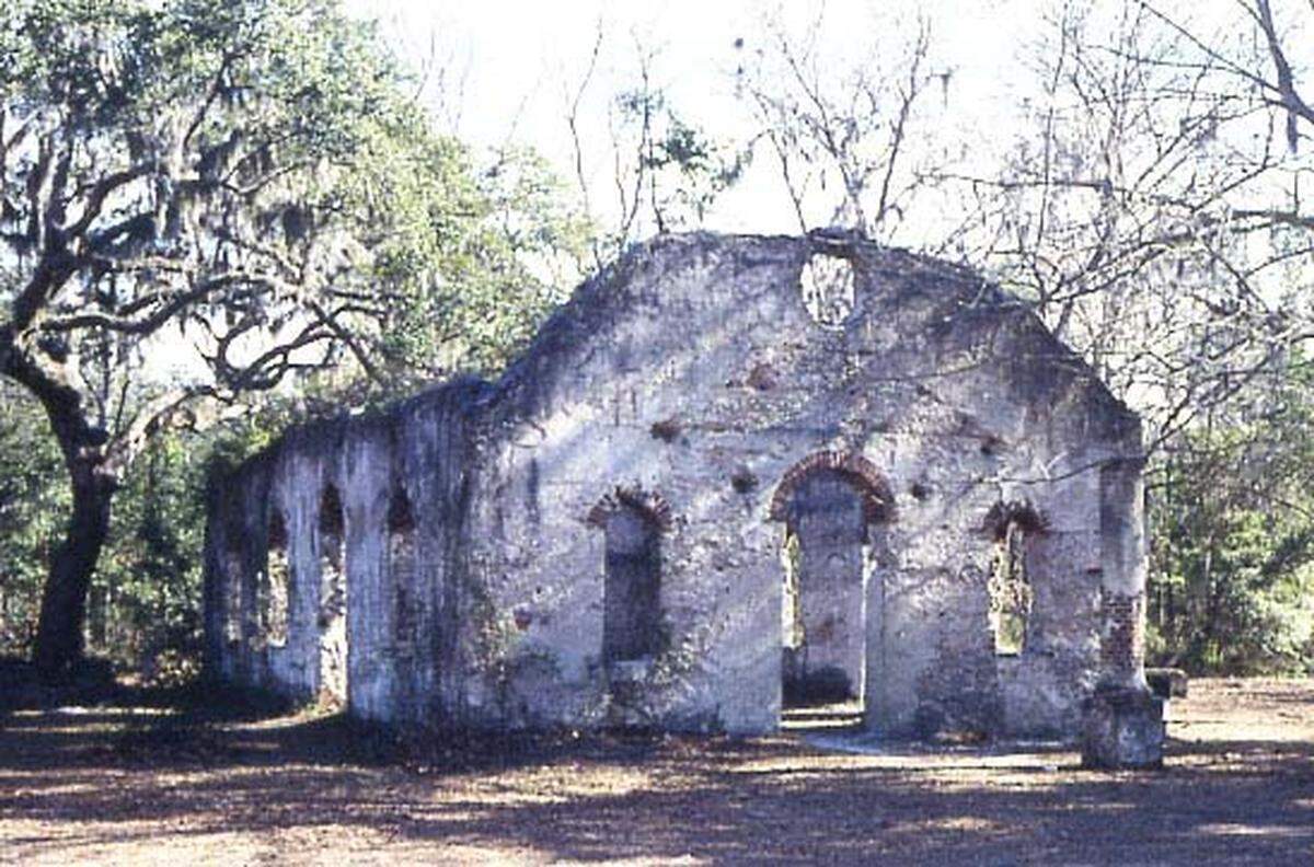 The St. Helena Parish Chapel of Ease was virtually abandoned when the planters evacuated the island in the fall of 1861. A fire destroyed it in 1886.