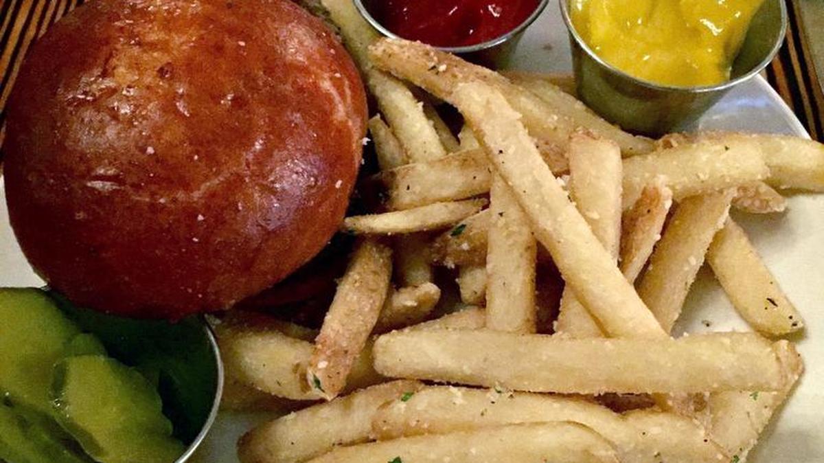 Main Street Public House’s 8-ounce pub burger.