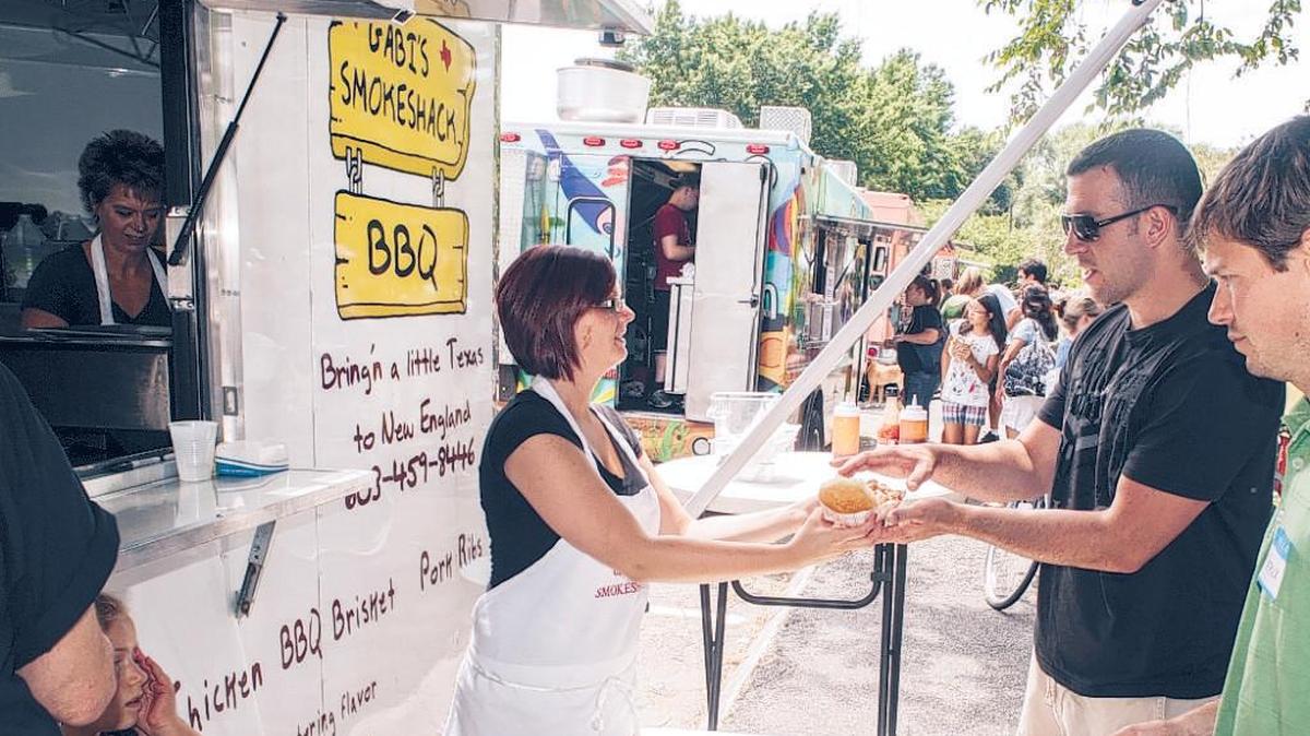 Whether you’re craving lobster rolls, turkey legs, pizza or good ol’ barbecue, you’ll find it at this weekend’s S.C.. Food Truck & Craft Beer Festival at the SC State Fairgrounds.