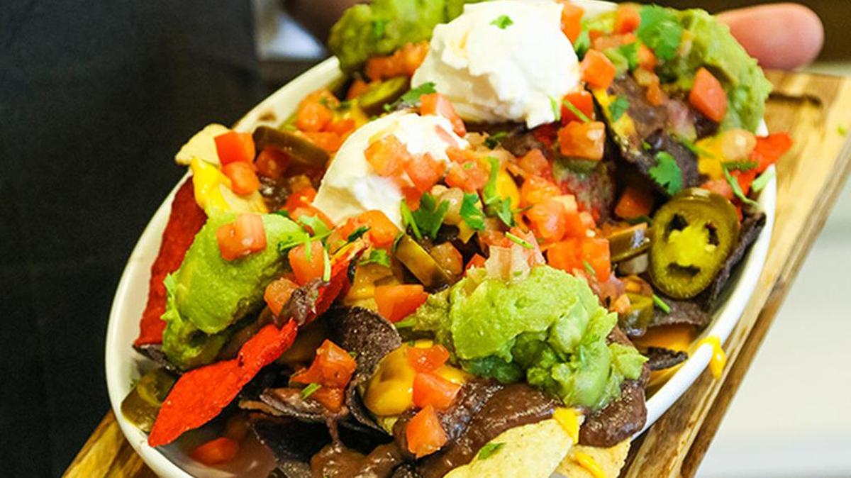 The Community Table, USC’s new dining facility at 650 Lincoln. Chef Eric Pearce shows off the extreme nacho appetizer.
