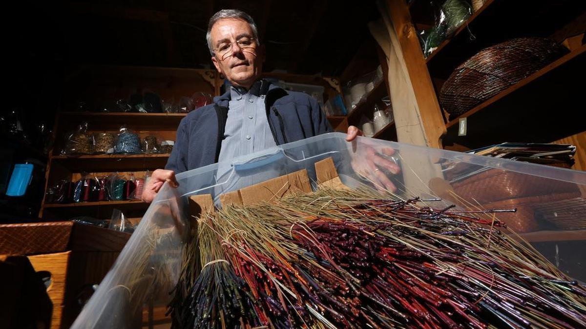Clay Burnette has been making baskets out of pine needles for decades.