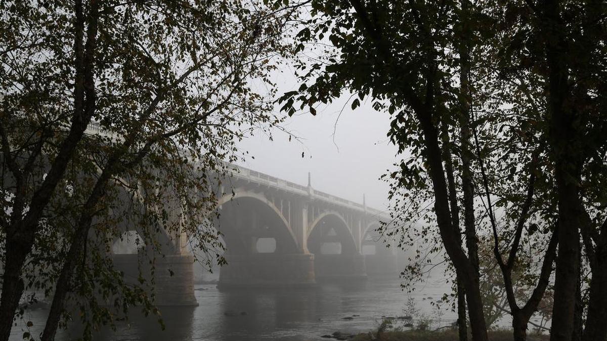 
The Gervais Street Bridge spans the Congaree River and unites the cities of Columbia, West Columbia and Cayce. 

