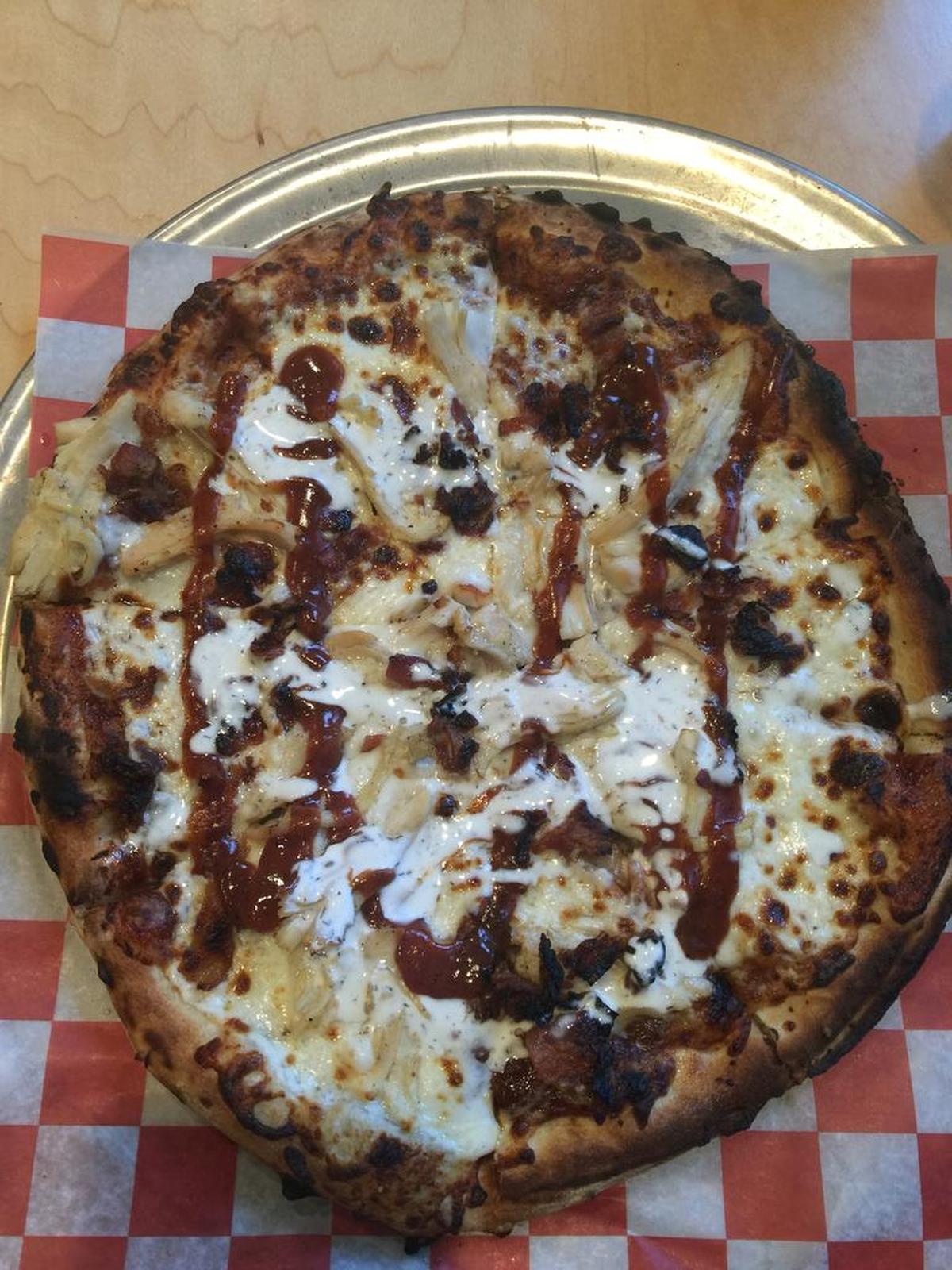 Persona Wood Fired Pizzaria: Barbecue ranch