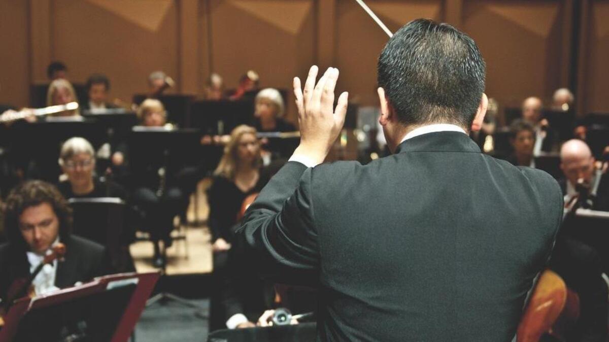 Morihiko Nakahara conducts.