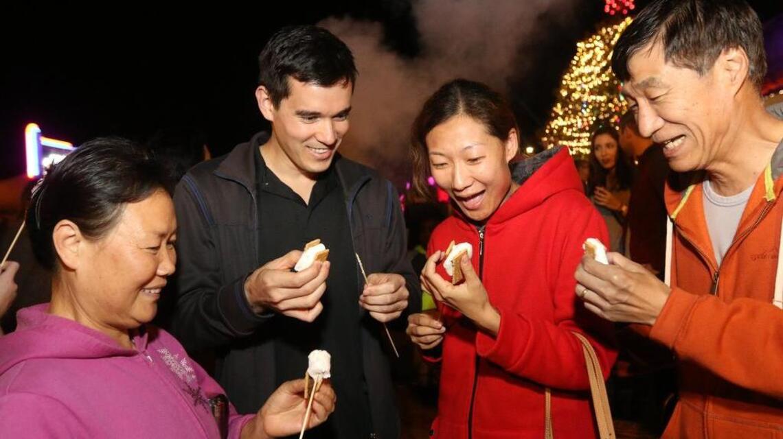 Booze, bites and beauty: All the free stuff at Vista Lights