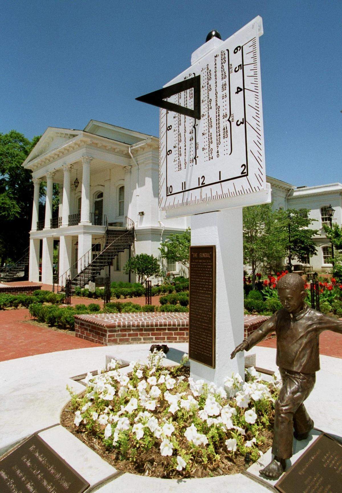 One of Barnwell's claims to fame is the vertical sundial standing next to the courthouse.