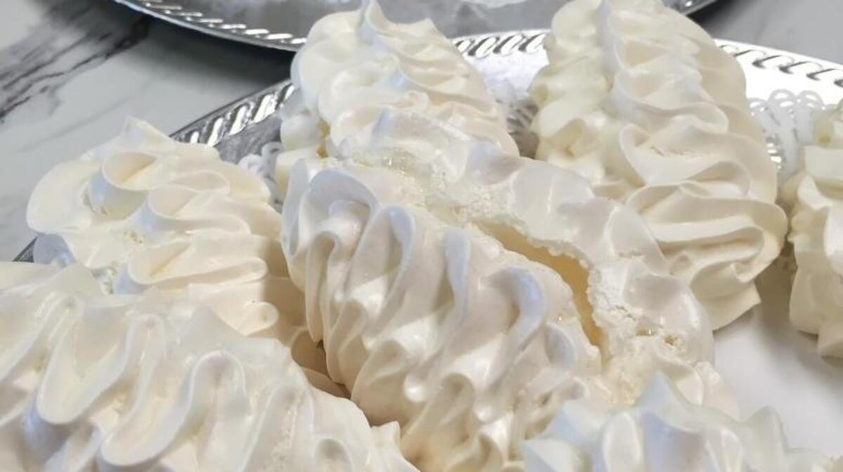 Desserts in the glass case vary. Popular items are the ribbon meringues and the cream cheese brownies.