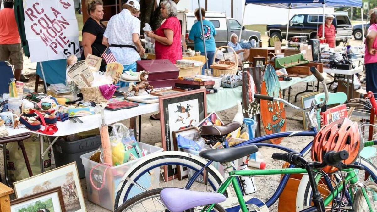 
Shoppers browse at last year’s Big Grab sale
