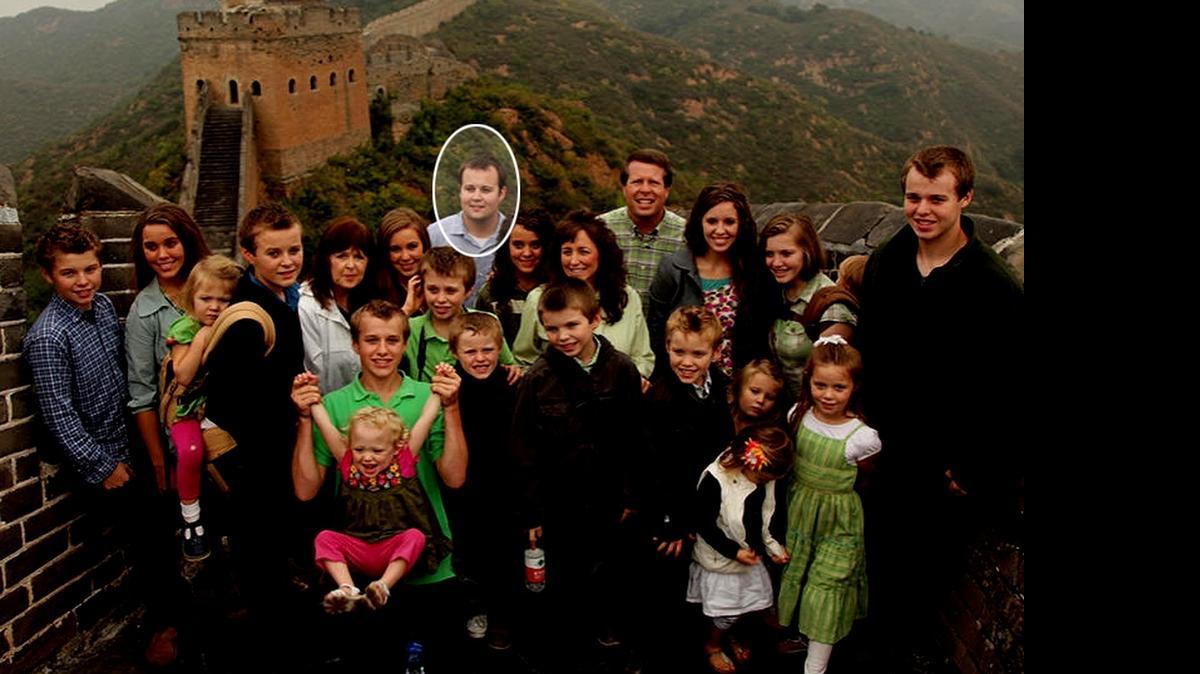 
(2013) Promotional photo on TLC’s "19 Kids and Counting" web site. (Highlight of Josh Duggar by The State)
