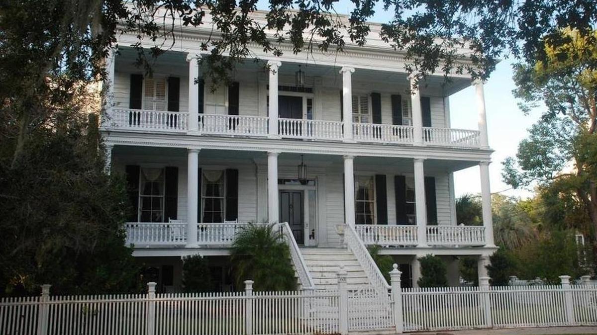 The Lewis Reeve Sams House, 601 Bay St. in Beaufort, is for sale.