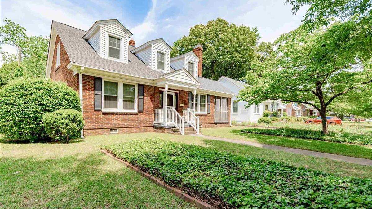 This Shandon bungalow was built in 1940.