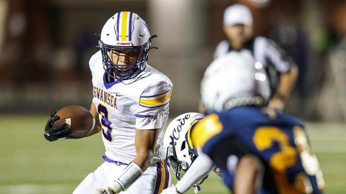 Dante Caldwell (9) of Swansea carries the ball during Keenan’s game against Swansea in Columbia on Friday, October 3, 2025.
