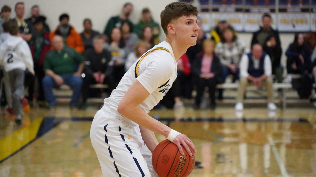 Whitnall senior Austin Herro spots up for a three-pointer during a game against Greenfield this season Dsc016811