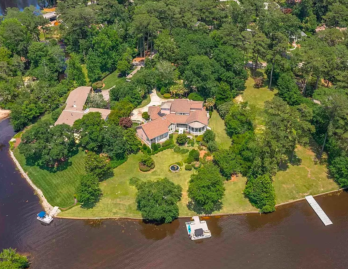 The lakeshore property was built in 1980 and offers four bedrooms and five bathrooms to its future owners.