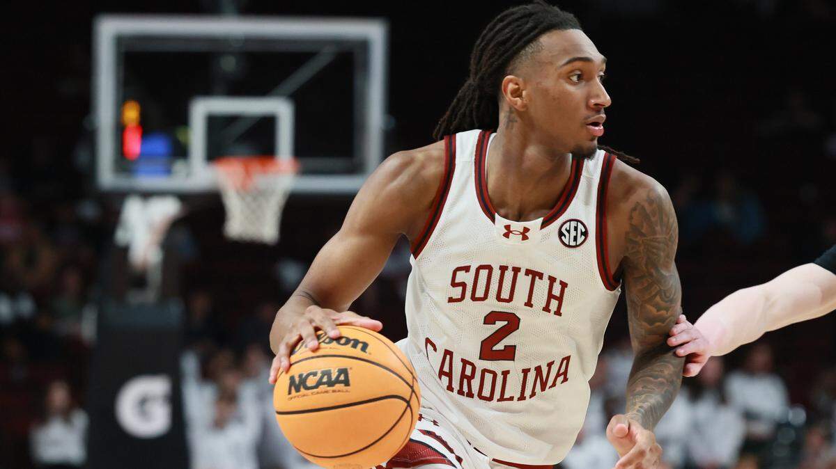 South Carolina Guard Zachary Davis (2) plays Georgia at Colonial Life Arena on Tuesday, March 4, 2025.
