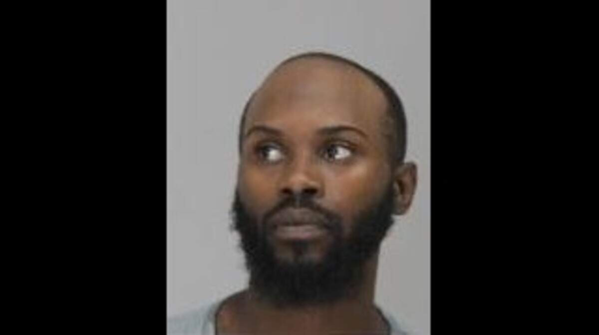 After being arrested in Texas, Matthew Tyrell Simmons has been charged in the killing of a Columbia man.