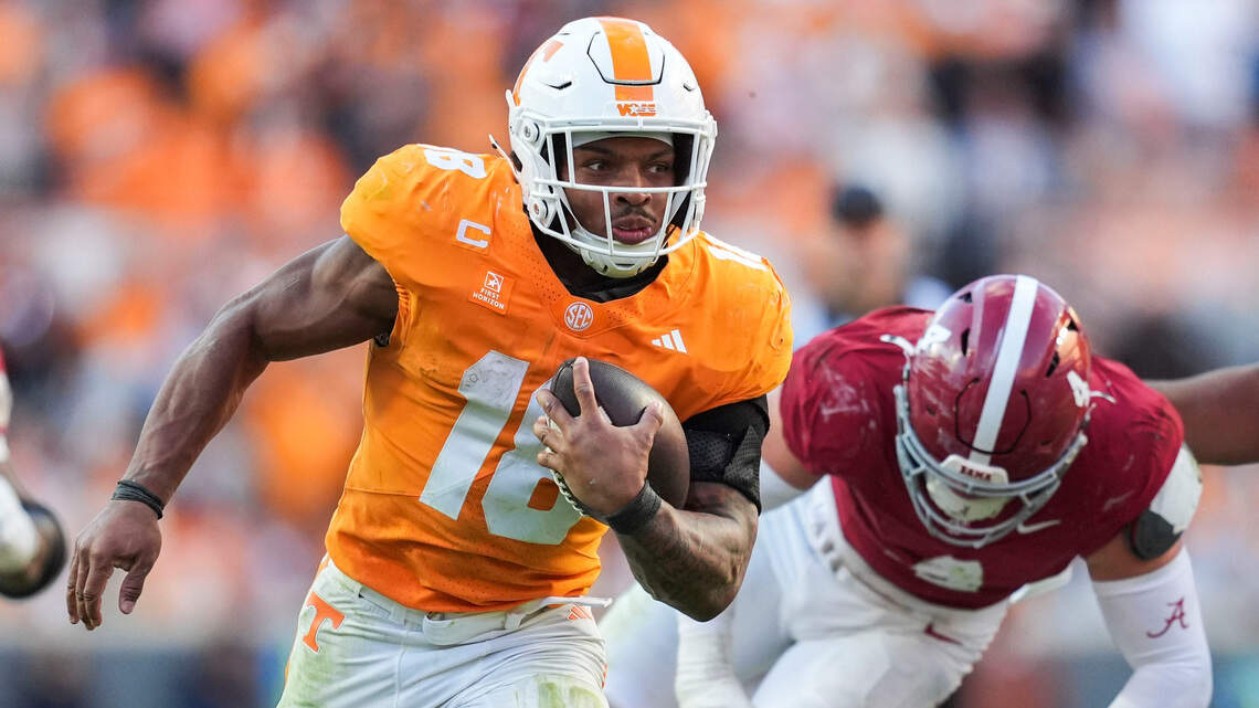 Betting line, first look at South Carolina vs. Tennessee: Gamecocks back after bye