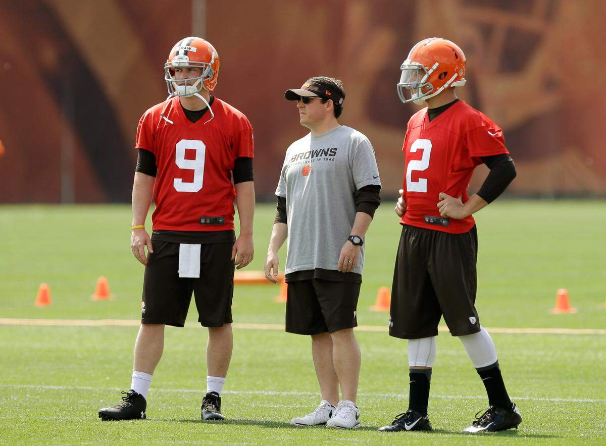 Cleveland Browns quarterback Connor Shaw (9) and Johnny Manziel (2) watches organized team activities with quarterbacks coach Dowell Loggains at the NFL football team’s facility in Berea, Ohio Tuesday, June 3, 2014.