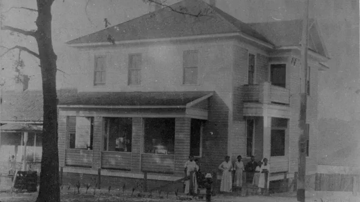 Dubbed the “Mrs. S.H. Smith Tourist Home” in the “Negro Travelers’ Green Book” — which let Black travelers know it was a safe place to stay in the segregated South — the house at 929 Pine St. was host and home to famous musicians and titans of Columbia’s Black community.