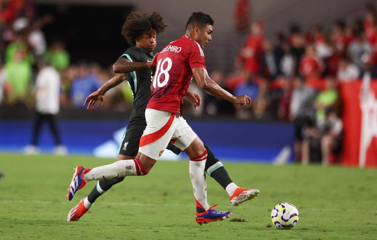 Manchester United midfielder Casemiro (18) and Liverpool forward Harvey Blair (86) go for a loose ball during the Rivals in Red International Friendly soccer match between Manchester United and Liverpool in Columbia on Saturday, August 3, 2024.