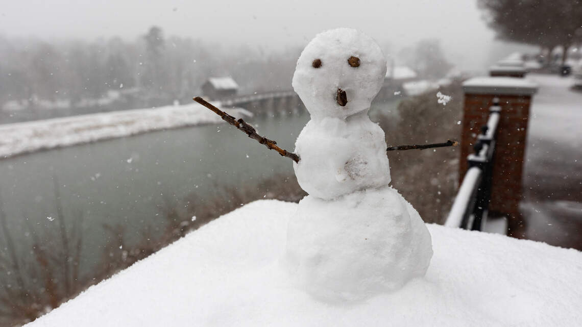 Closings, delays in the Columbia, Midlands areas after weekend snowfall