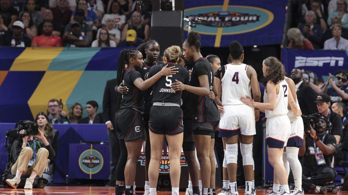 The Gamecocks and Huskies huddle during the second half of action of their women's basketball game in the NCAA Tournament semifinals at Mortgage Matchup Center in Phoenix on Friday, April 3, 2026.