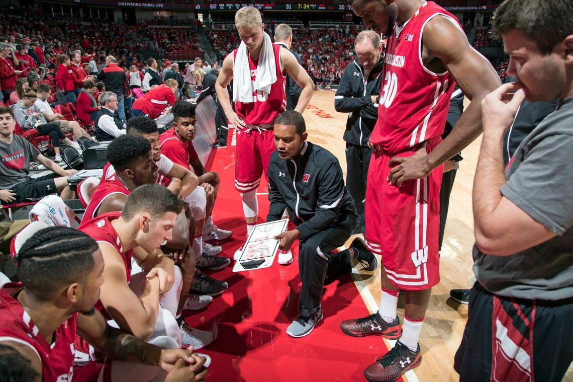 Lamont Paris talks to the bench during the Wisconsin Badgers’ annual Red/White Scrimmage in October 2016.