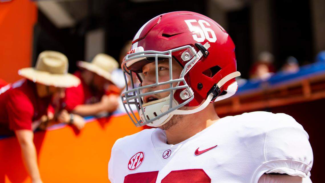 Alabama Crimson Tide offensive lineman Seth McLaughlin (56) 