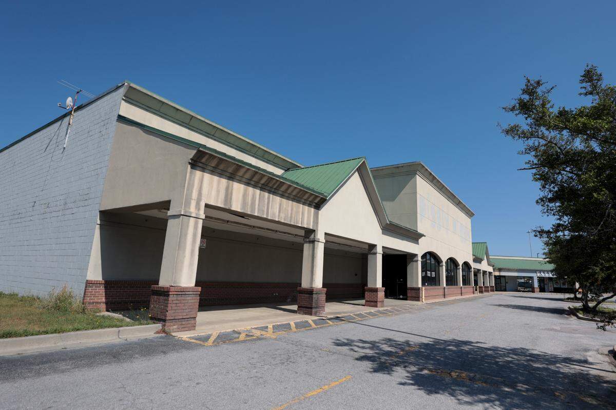 3040 Charleston Hwy.