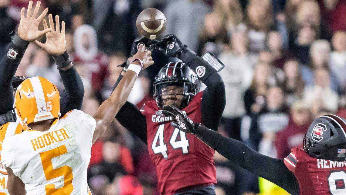South Carolina Gamecocks linebacker Sherrod Greene (44) knocks down the pass of Tennessee Volunteers quarterback Hendon Hooker (5) at Williams-Brice Stadium in Columbia, SC on Saturday, Nov. 19, 2022.