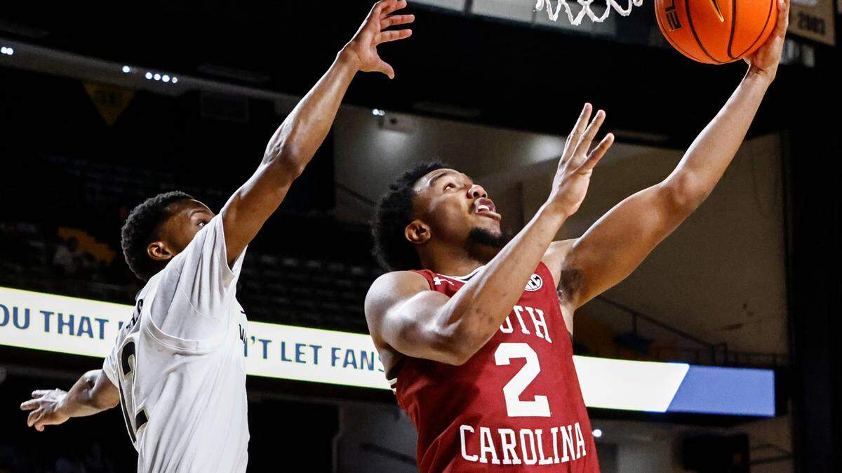 South Carolina guard Chico Carter Jr. (2)