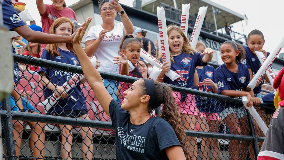 Jyllissa Harris greets young fans at Eugene Stone Stadium on Thursday, Aug. 18, 2022