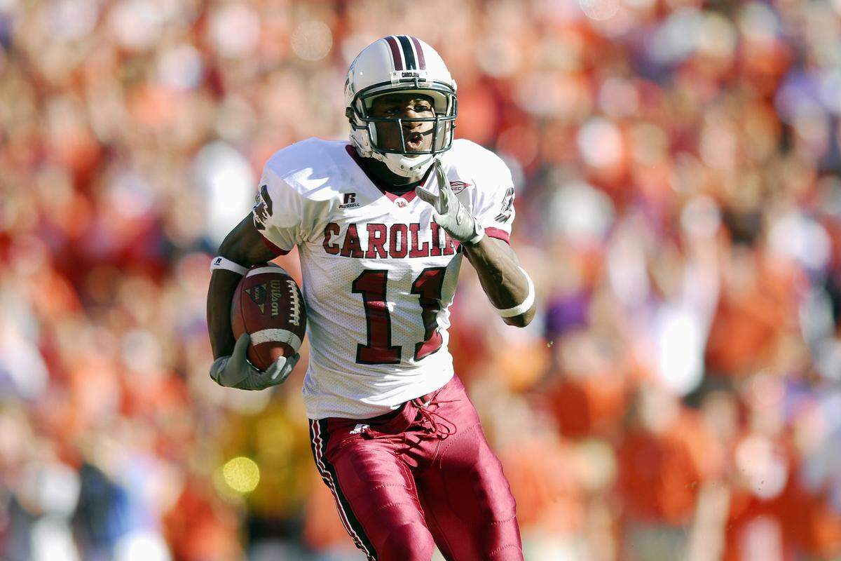 CLEMSON, SC - NOVEMBER 25: Kenny McKinley #11 of the South Carolina Gamecocks carries the ball during the game against the Clemson Tigers at Memorial Stadium on November 25, 2006 in Clemson, South Carolina. South Carolina won 31-28.