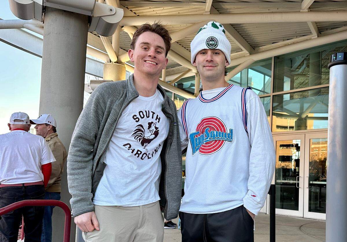 South Carolina sophomores Harris Mellor (Left) and Jacob Shapiro (Right) before Tuesday’s USC MBB game.