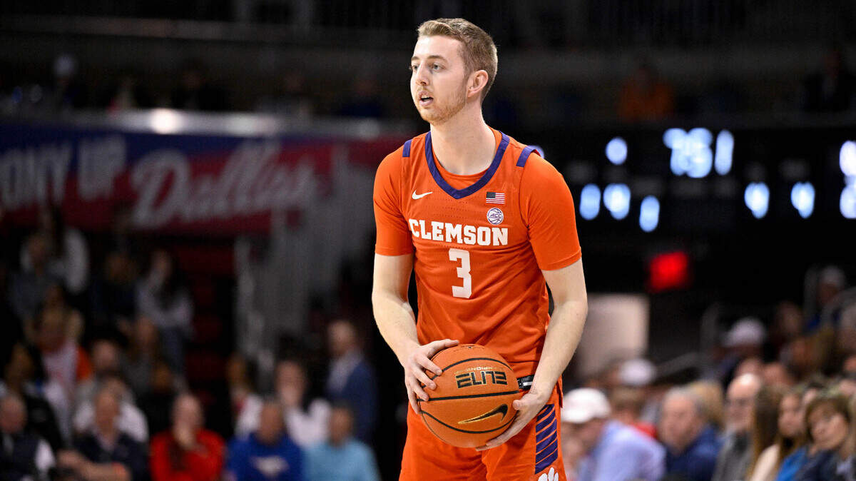 Clemson guard Jake Heidbreder (3)