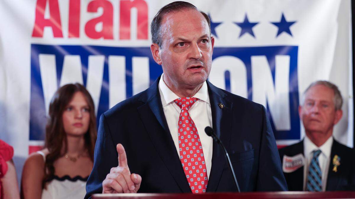 Alan Wilson, accompanied by his family, announced he is running for Governor of South Carolina on Monday, June 24, 2025. The announcement was made at Hudson’s Smokehouse in Lexington.