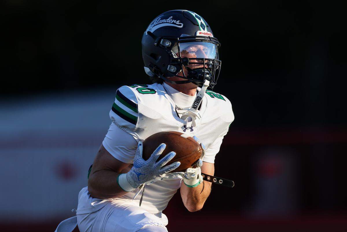 Julian Hughes (20) of Heathwood Hall warms up before Hammond’s game against Heathwood Hall in Columbia on Friday, September 12, 2025.