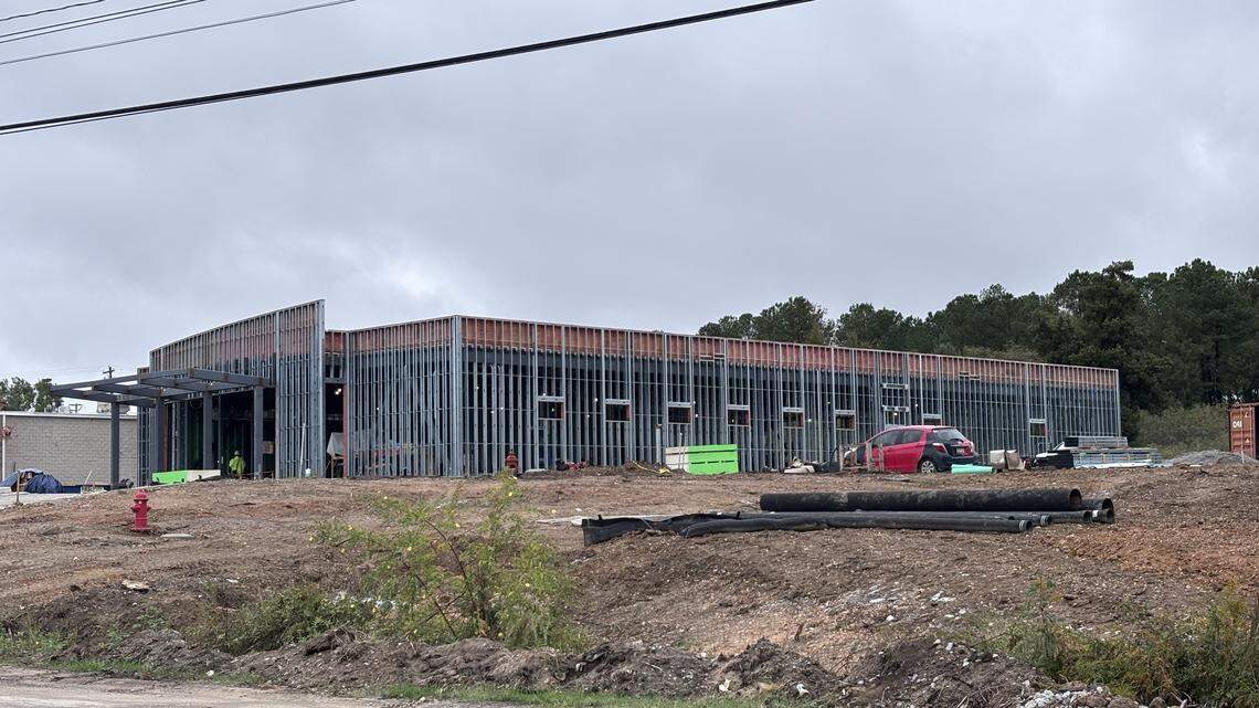 MUSC is building a new hybrid Urgent Care clinic and free-standing Emergency Department on Garners Ferry Road, in a growing area with limited healthcare options. The new facility will be immediately next to the Garners Ferry Aldi grocery store.