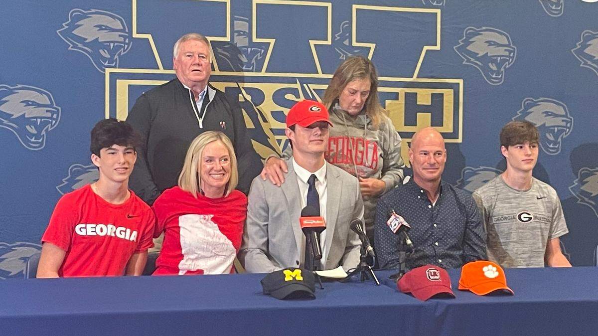 Oscar Delp committed to the Georgia Bulldogs on Oct. 13, 2021
