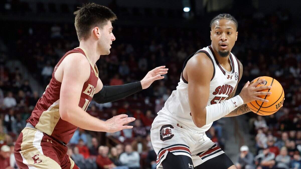 South Carolina guard Ta’Lon Cooper (55) plays Elon at Colonial Life Arena on Friday, December 22, 2023.