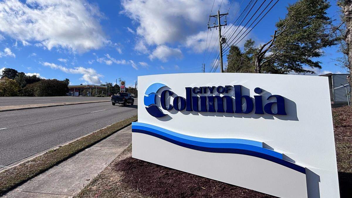 The city of Columbia is spending $254,000 to install four new welcome signs at major entry points into the city. The first sign was unveiled Thursday, Oct. 30 on North Main Street outside of the Pepsi bottling plant.