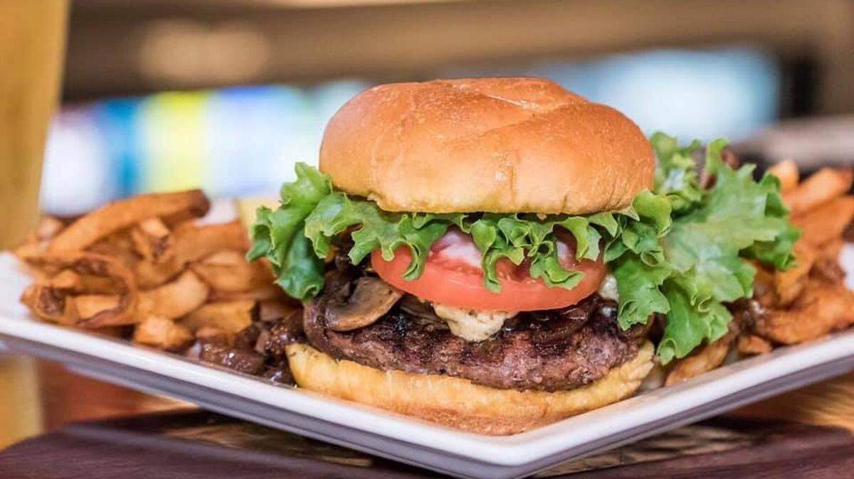 Henry’s Restaurant and Bar in Cayce announced it will close by the end of January.