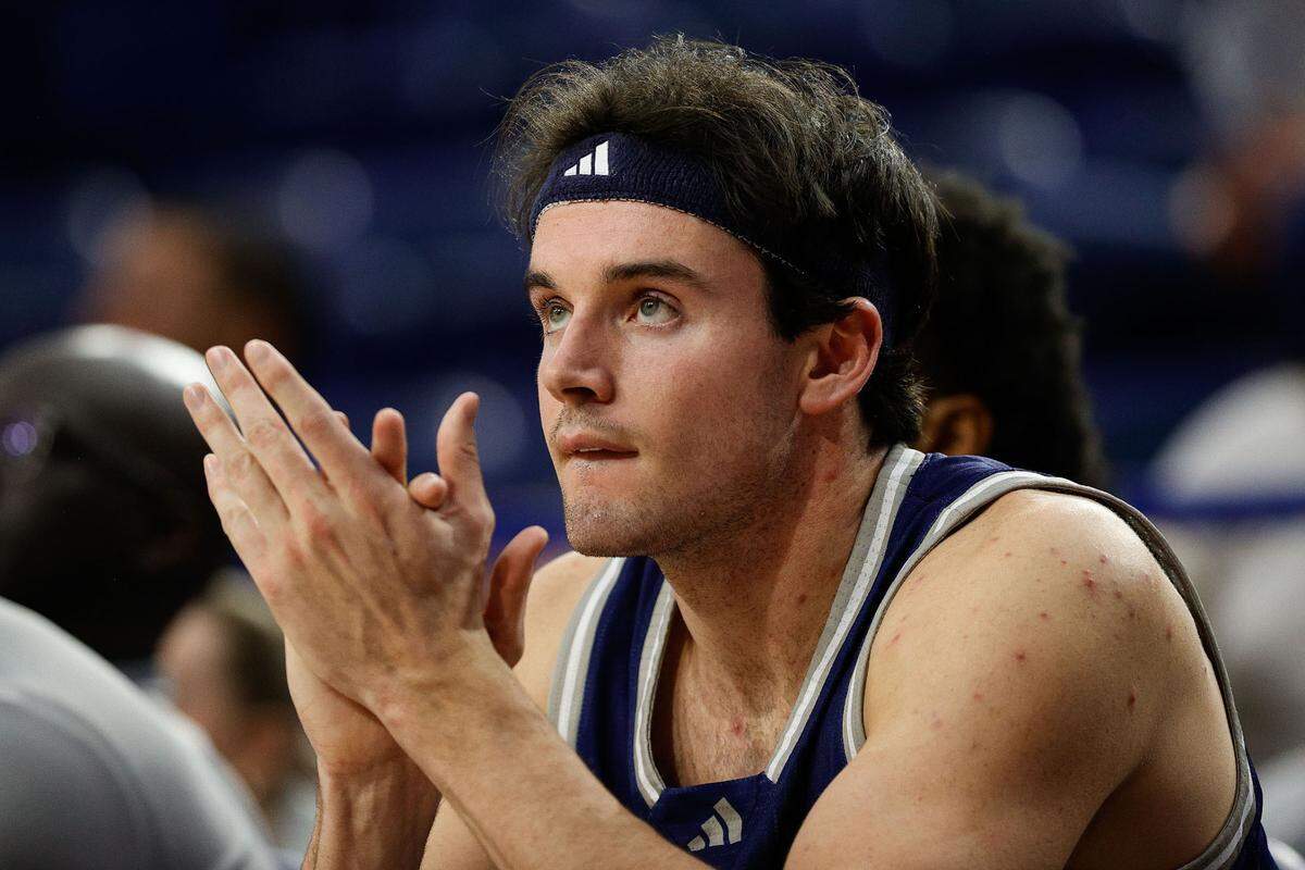 Nevada Wolf Pack forward Nick Davidson (11)